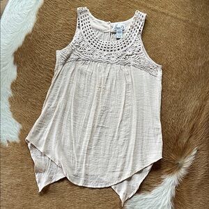 Elegant Sleeveless Blouse with Crochet Detail